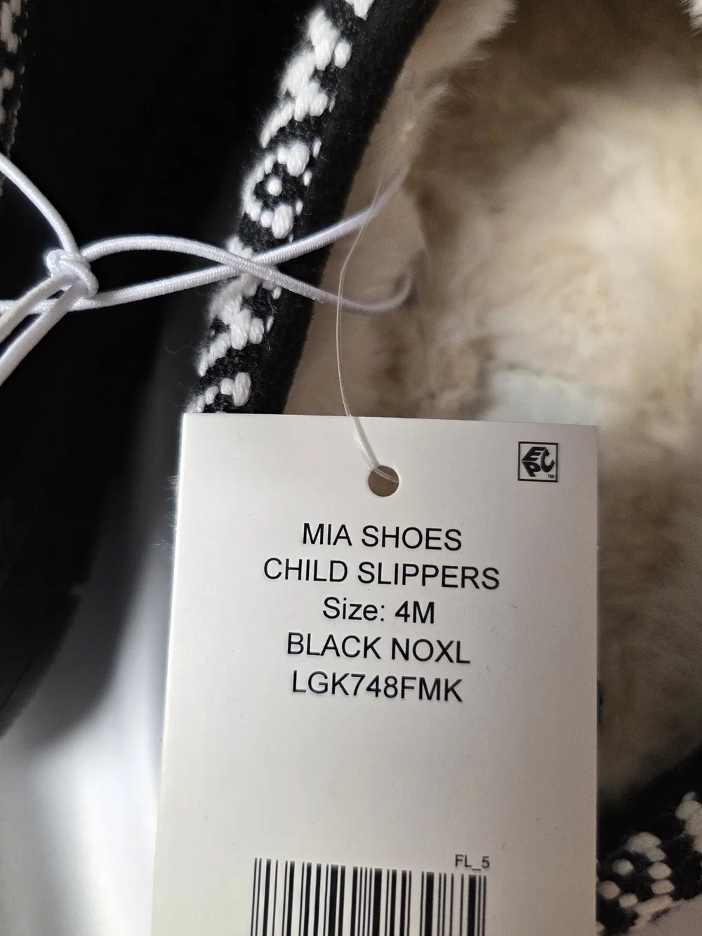 Mia Girl‎ Black Slippers Size 4
